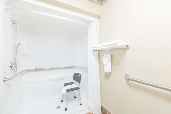  - Howard Johnson Inn Rapid City - I-190, Exit 1C