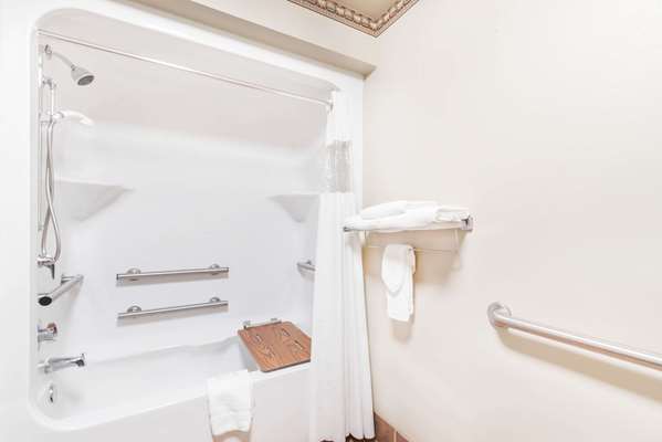  - Howard Johnson Inn Rapid City - I-190, Exit 1C