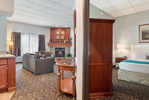 Suite - Howard Johnson Inn Rapid City - I-190, Exit 1C