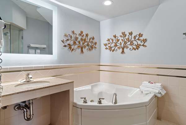 Suite - Howard Johnson Inn Rapid City - I-190, Exit 1C