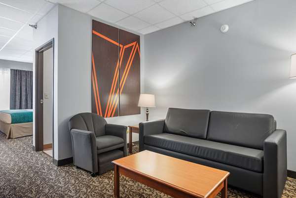 Suite - Howard Johnson Inn Rapid City - I-190, Exit 1C