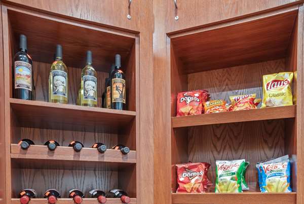  - Howard Johnson Inn Rapid City - I-190, Exit 1C