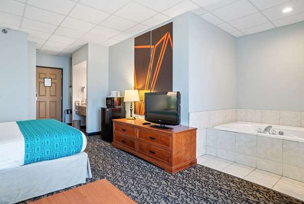 Suite - Howard Johnson Inn Rapid City - I-190, Exit 1C