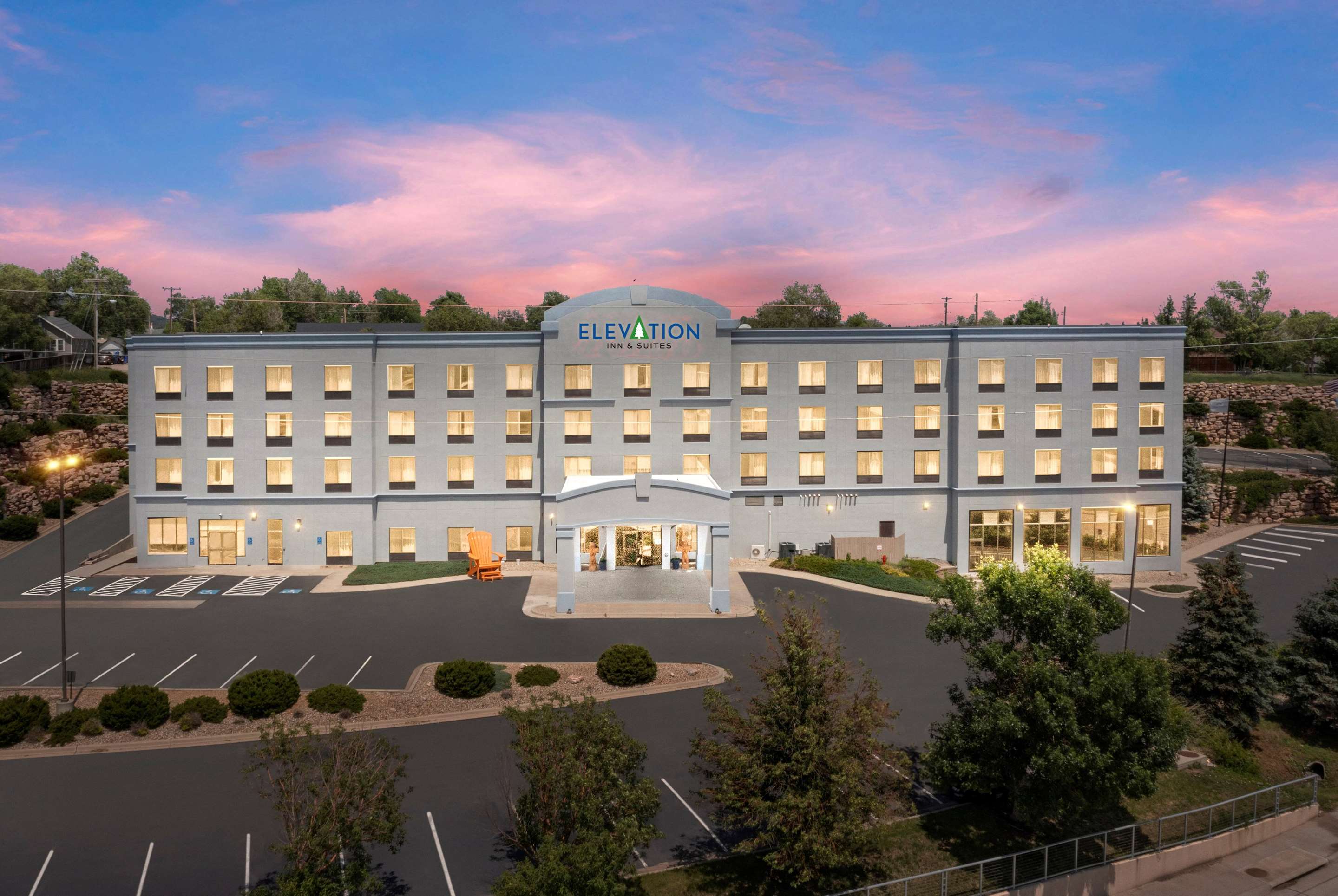Exterior | Howard Johnson by Wyndham Downtown Rapid City