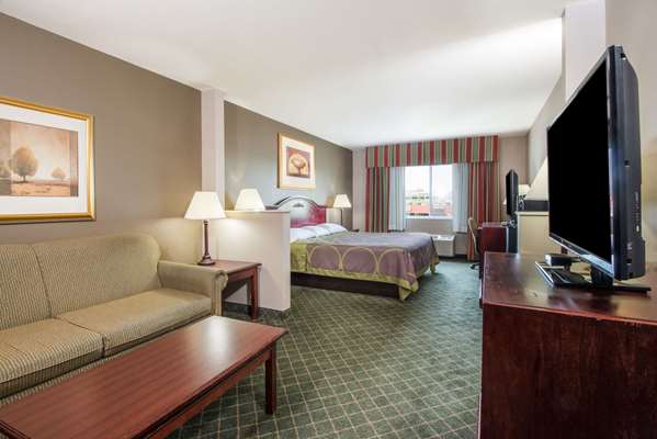 Suite - Super 8 Hotel Union