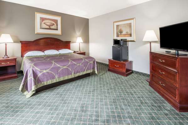 Suite - Super 8 Hotel Union