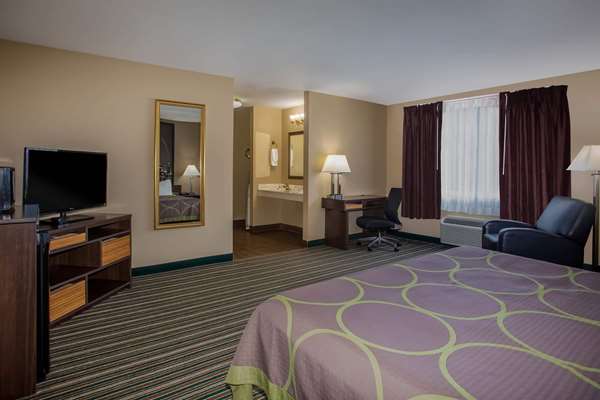 Suite - Super 8 Hotel Union