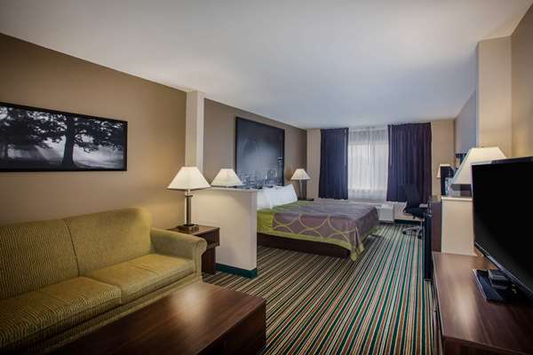 Suite - Super 8 Hotel Union