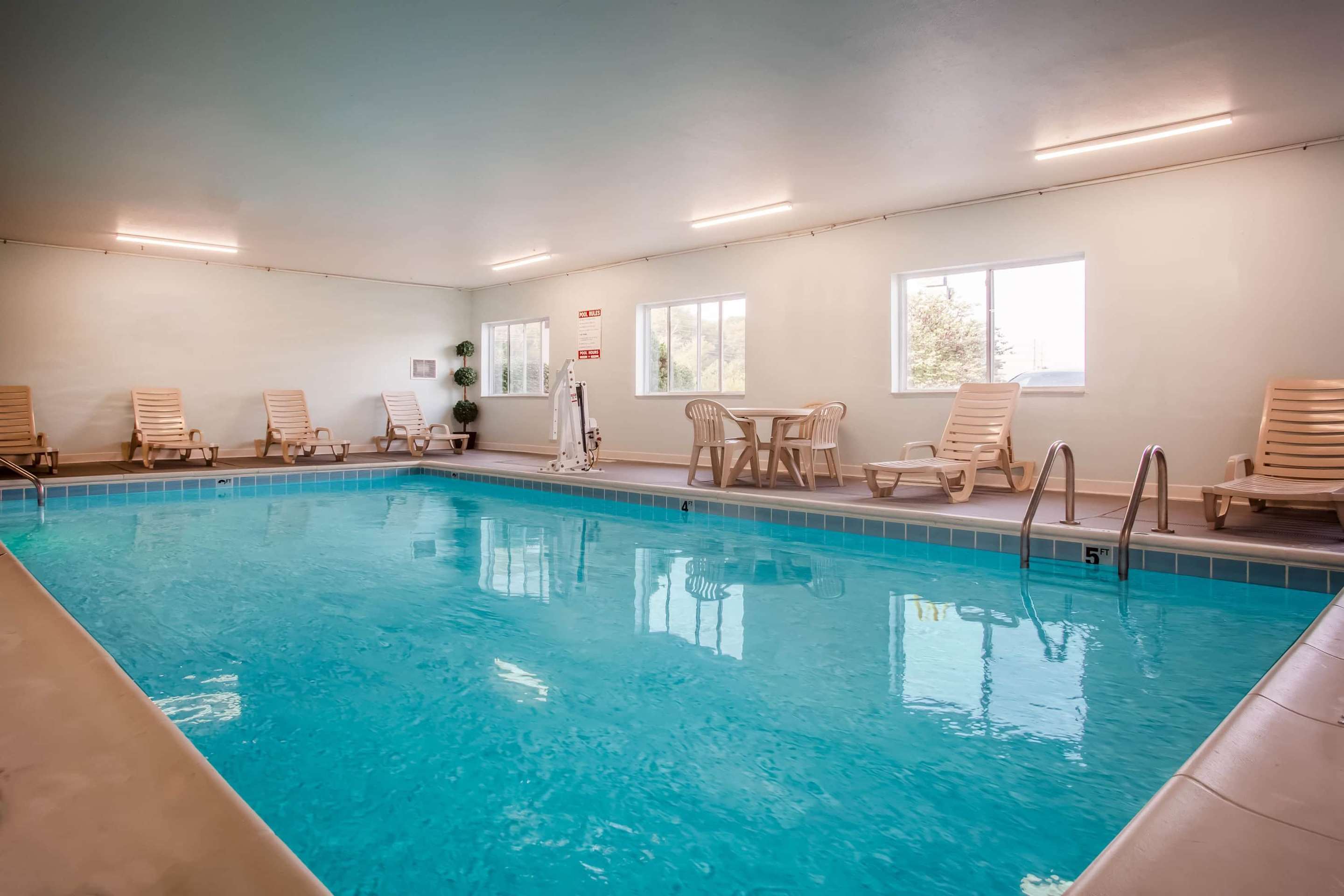 Pool | Super 8 by Wyndham Union