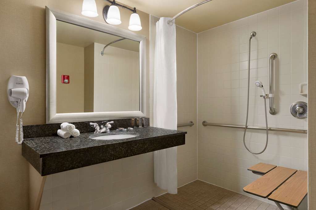 WINGATE BY WYNDHAM GREENWOOD VILLAG-guestroom-Guest Room,Bathroom,Shower,Accessibility,On-Site.jpg