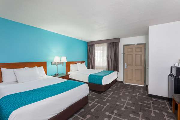  - Howard Johnson Express Inn National City - I-5, Exit 11B