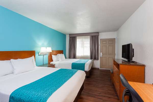  - Howard Johnson Express Inn National City - I-5, Exit 11B