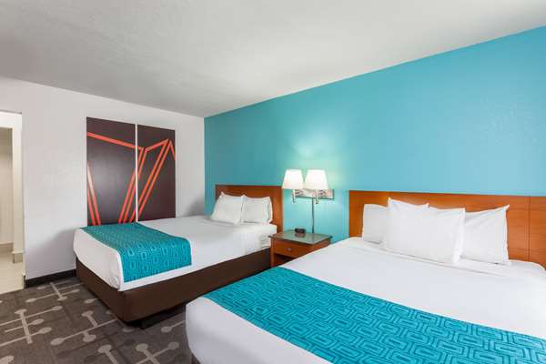  - Howard Johnson Express Inn National City - I-5, Exit 11B