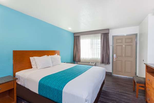  - Howard Johnson Express Inn National City - I-5, Exit 11B