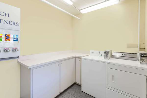 Amenities - Days Inn Cocoa Beach