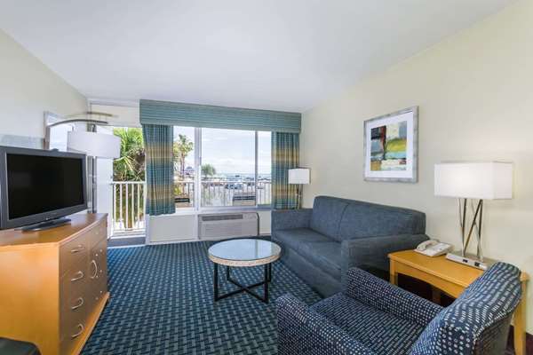 Suite - Days Inn Cocoa Beach