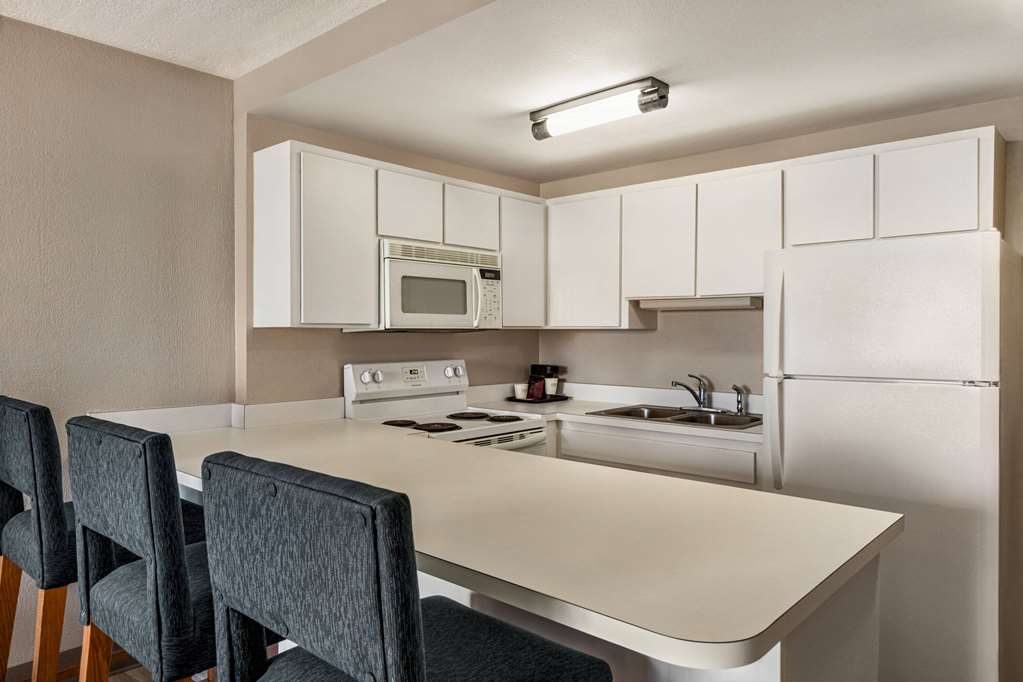 DAYS INN BY WYNDHAM COCOA BEACH POR-guestroom-Guest Room,Suite,On-Site.jpg