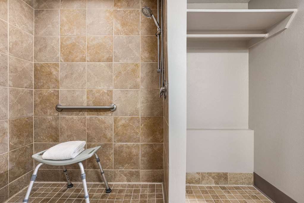 DAYS INN BY WYNDHAM COCOA BEACH POR-guestroom-Guest Room,Bathroom,Shower,Accessibility,On-Site.jpg