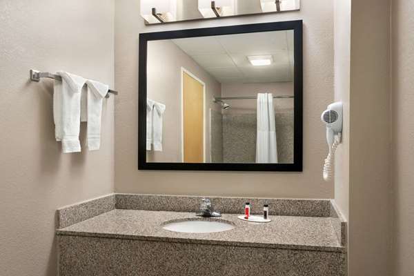  - Days Inn & Suites Murfreesboro