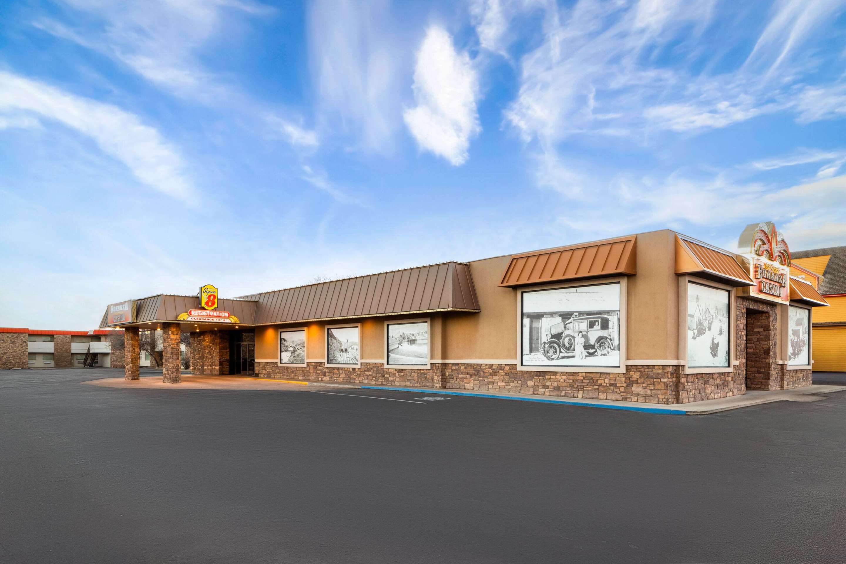 Exterior | Super 8 by Wyndham Fallon
