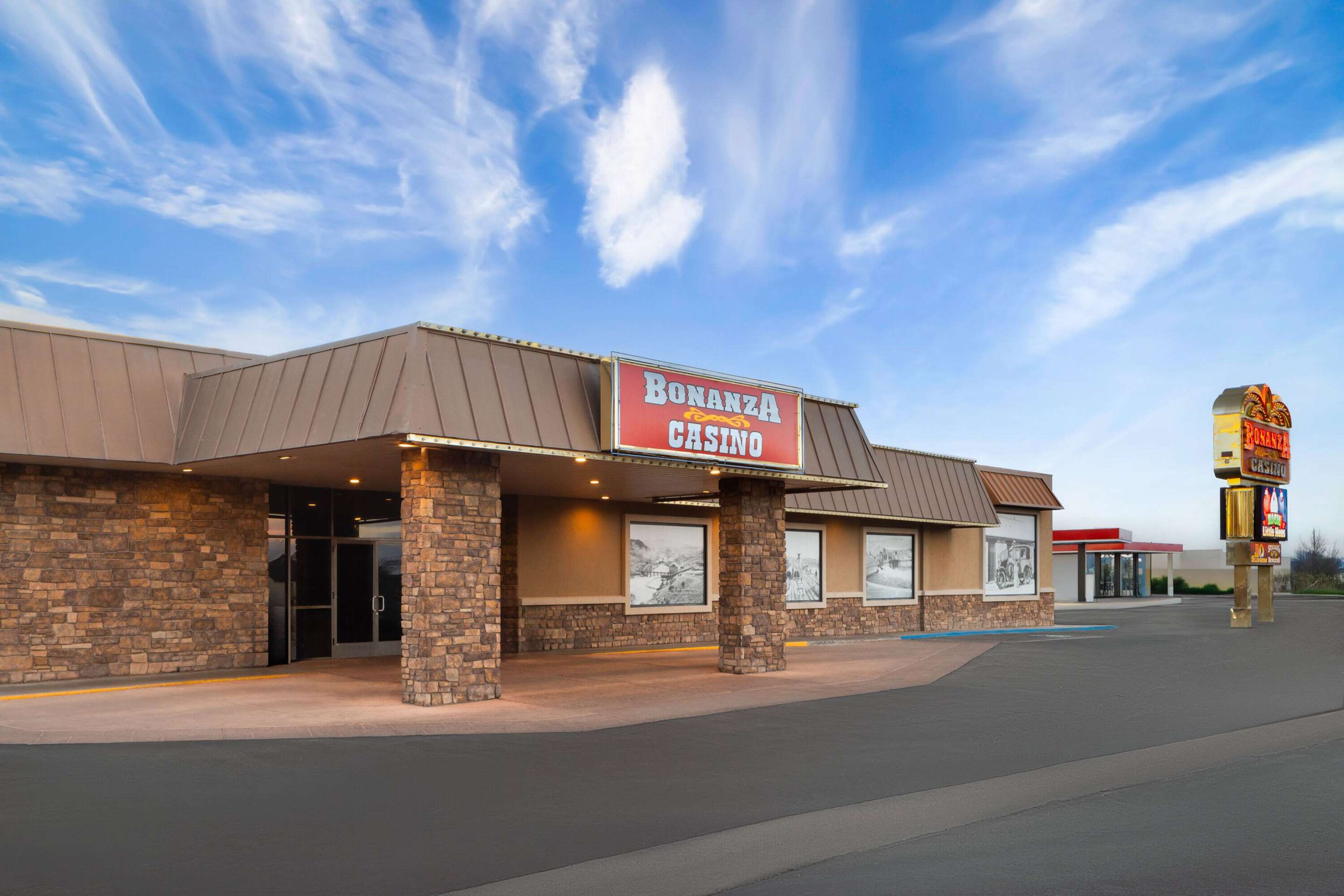 Exterior | Super 8 by Wyndham Fallon