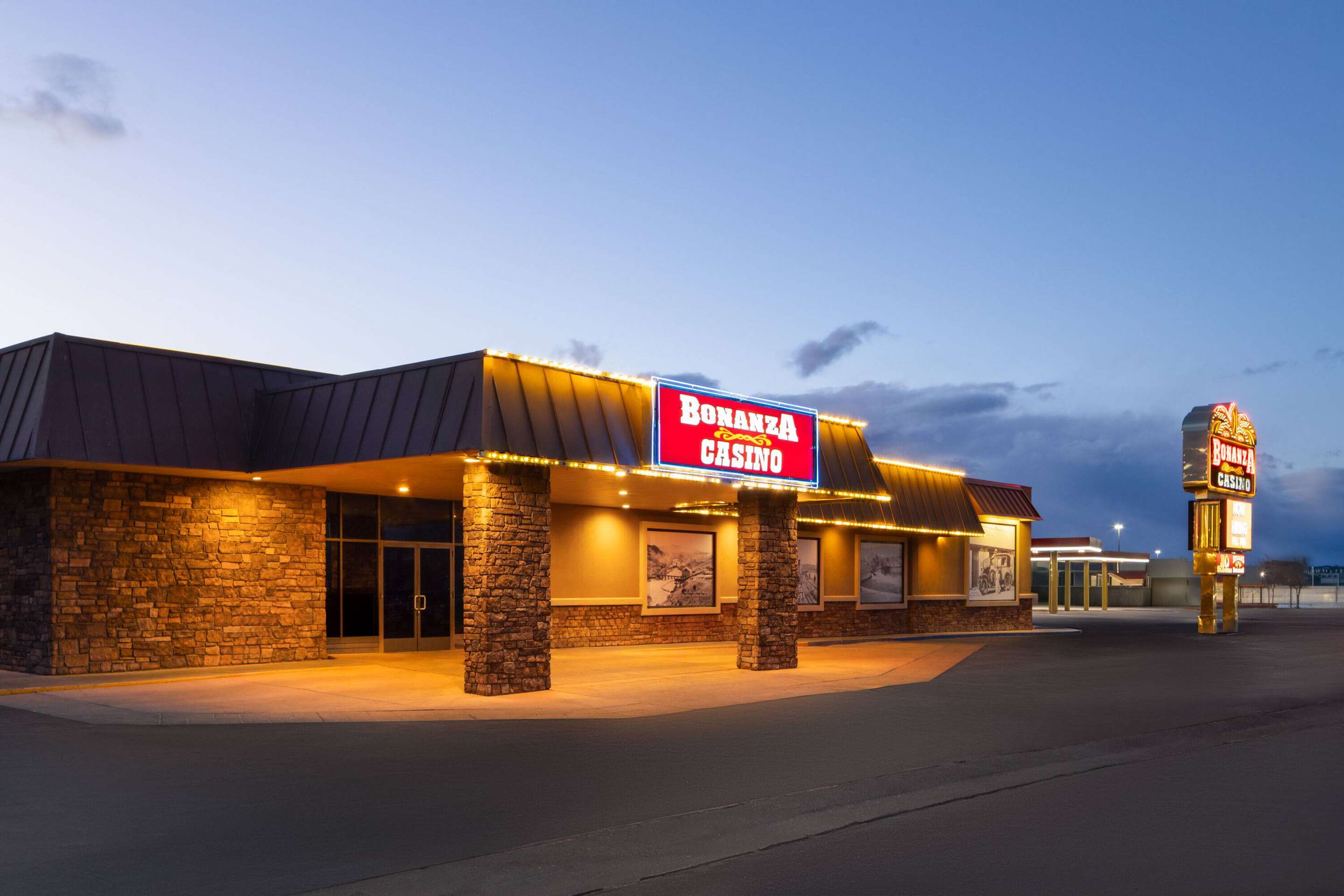 Exterior | Super 8 by Wyndham Fallon