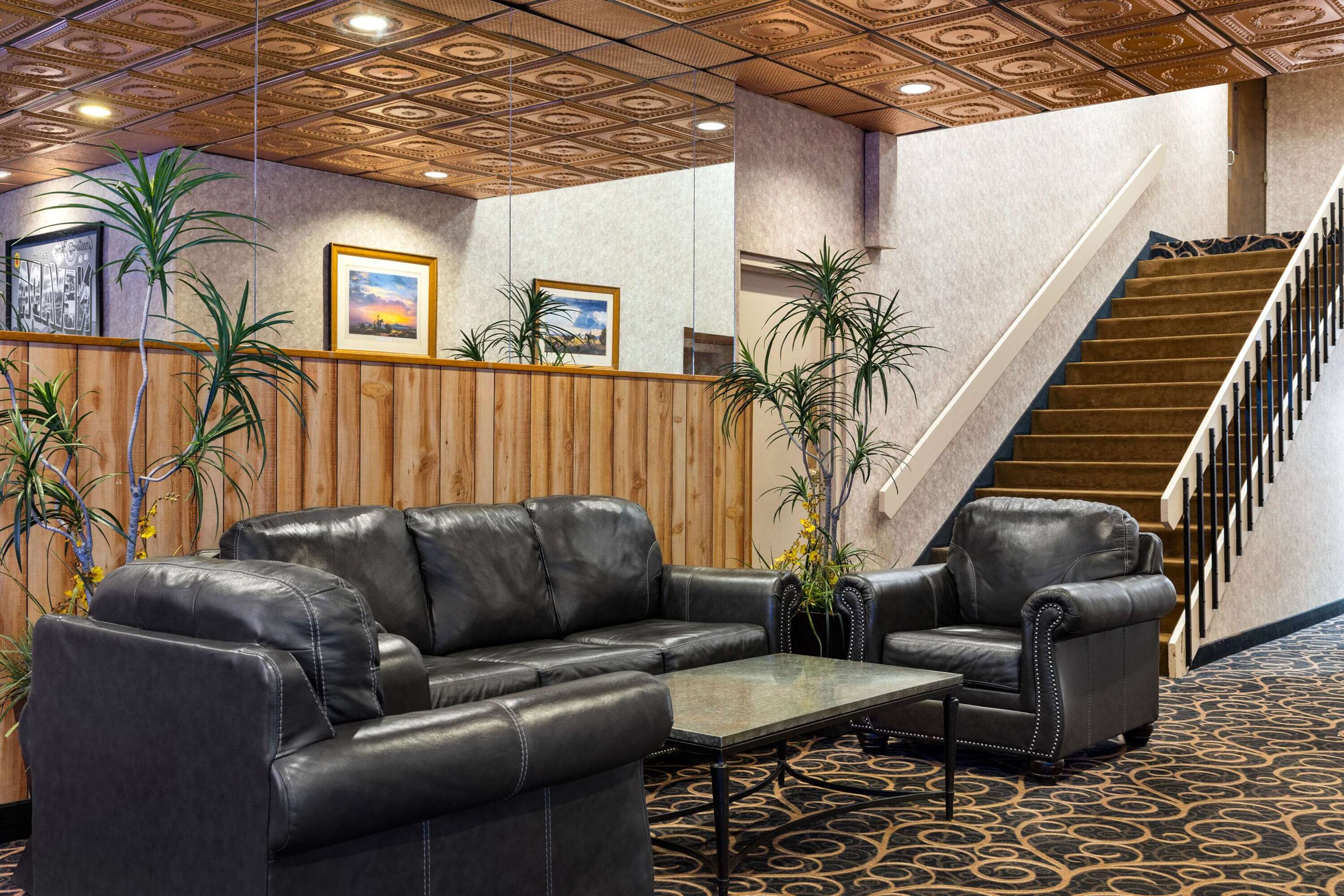 Lobby | Super 8 by Wyndham Fallon