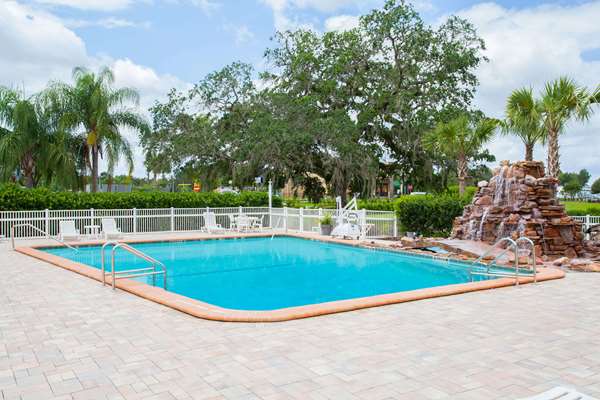 Pool - Days Inn Brooksville - I-75, Exit 301