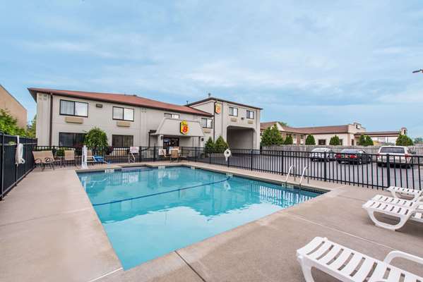 Pool - Super 8 Hotel Niagara Falls