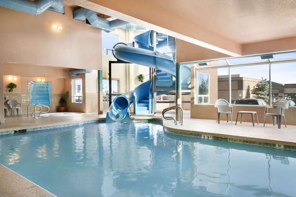 Pool - Days Inn Airport Calgary