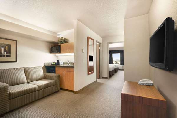 Suite - Days Inn Airport Calgary