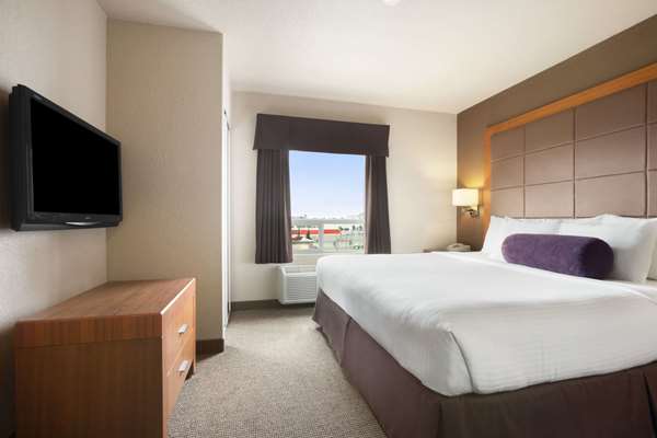 Suite - Days Inn Airport Calgary