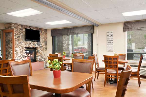 Restaurant - Days Inn Airport Calgary