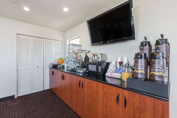  - Super 8 Motel Fort Bragg