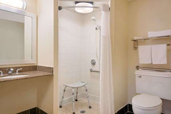  - Days Inn Mounds View
