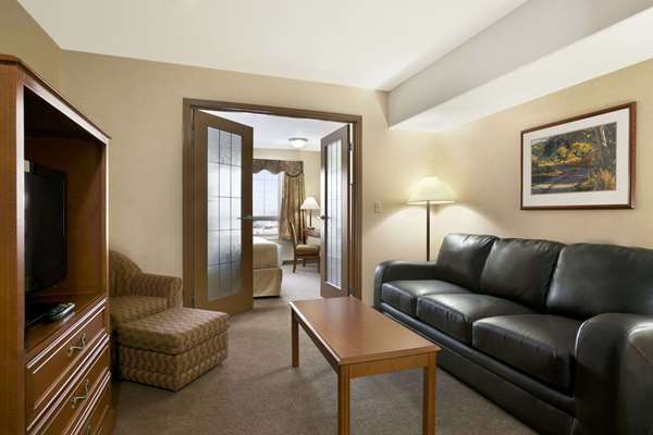 Suite - Super 8 Hotel High Level