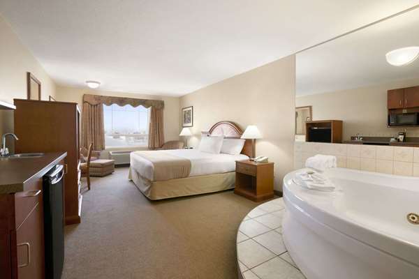 Suite - Super 8 Hotel High Level