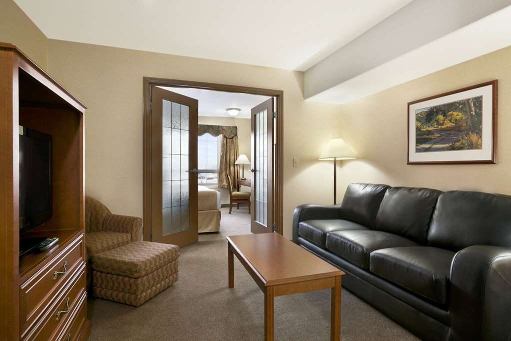 Super 8 by Wyndham High Level AB Room Type - Room, 1 King Bed, Non Smoking, Jetted Tub