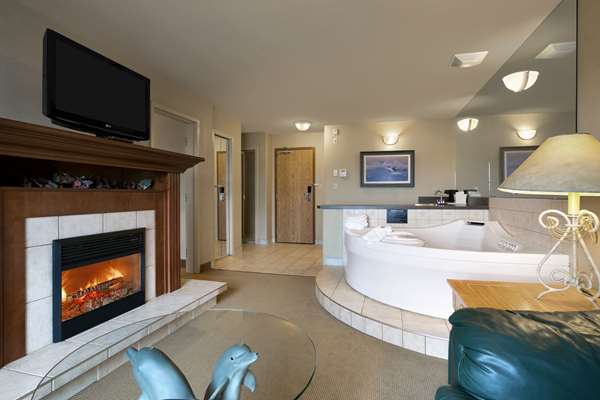 Suite - Super 8 Hotel Fort Nelson