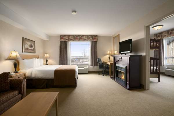Suite - Super 8 Hotel Fort Nelson