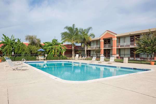 Pool - Super 8 Motel Lake Jackson