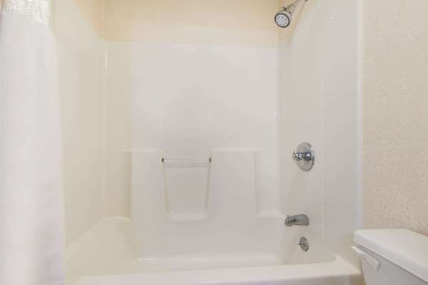  - Baymont Inn & Suites Pella