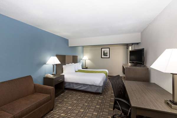 - Baymont Inn & Suites Pella