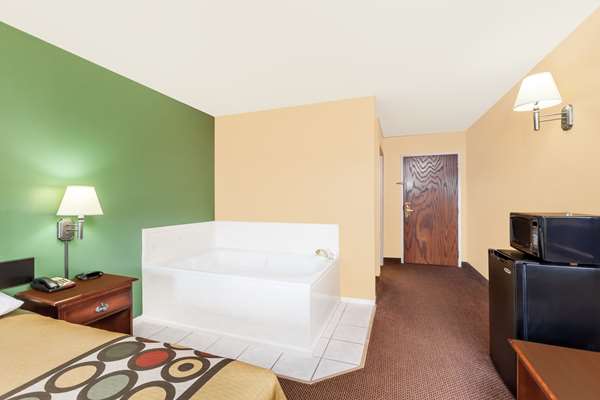 Suite - Super 8 Hotel Searcy
