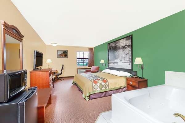 Suite - Super 8 Hotel Searcy