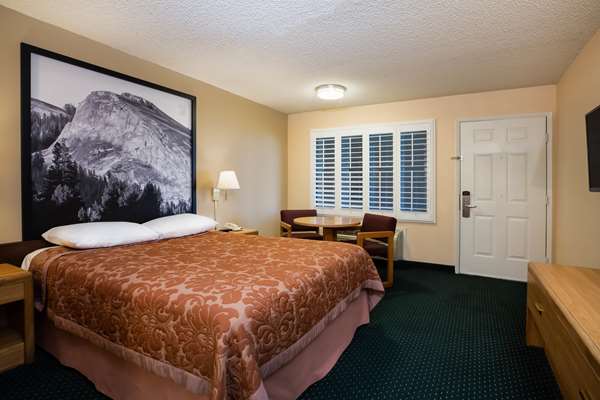  - Super 8 Motel Lindsay