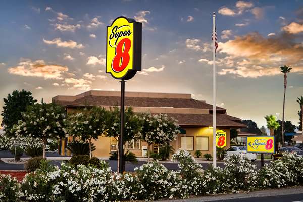 Exterior view - Super 8 Motel Lindsay