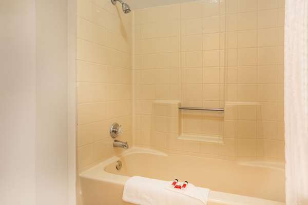  - Super 8 Motel Lindsay