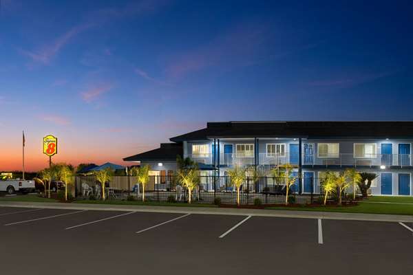 Exterior view - Super 8 Motel Lindsay