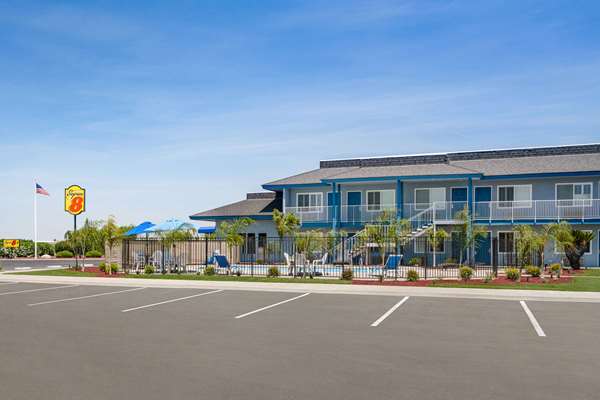 Exterior view - Super 8 Motel Lindsay